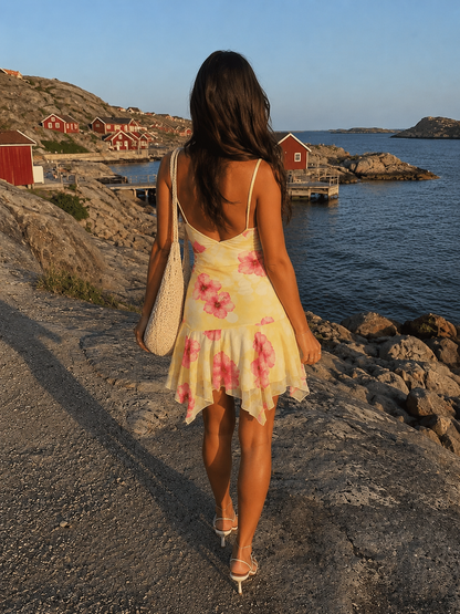 Ebba - Solburen femininitet i en elegant silhuett